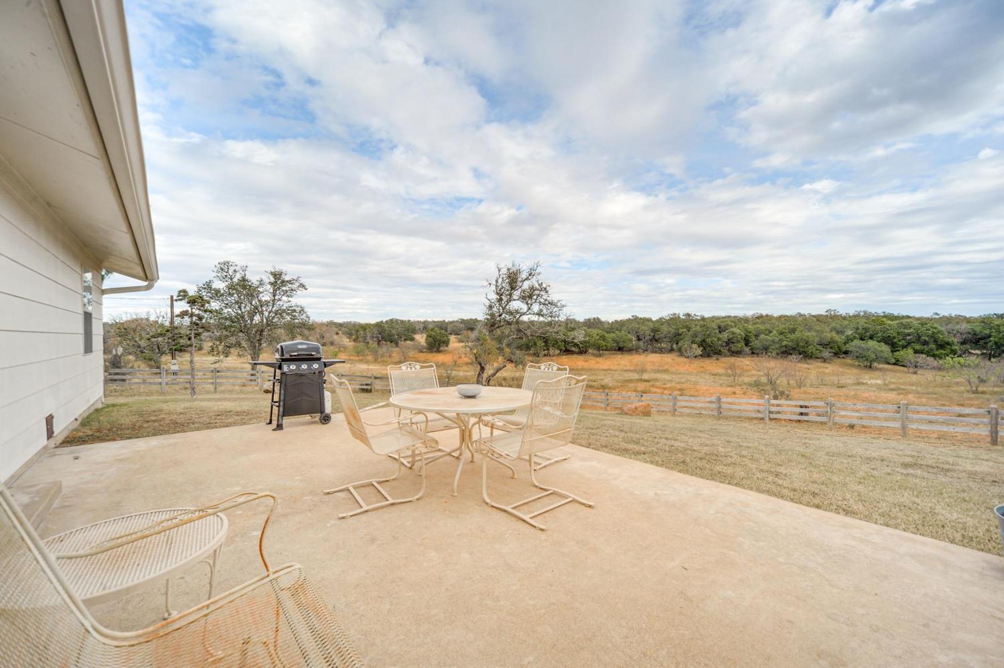 فيلا Historic Hoffmann Ranch Haus Near Wineries! فريدريكسبيرغ المظهر الخارجي الصورة