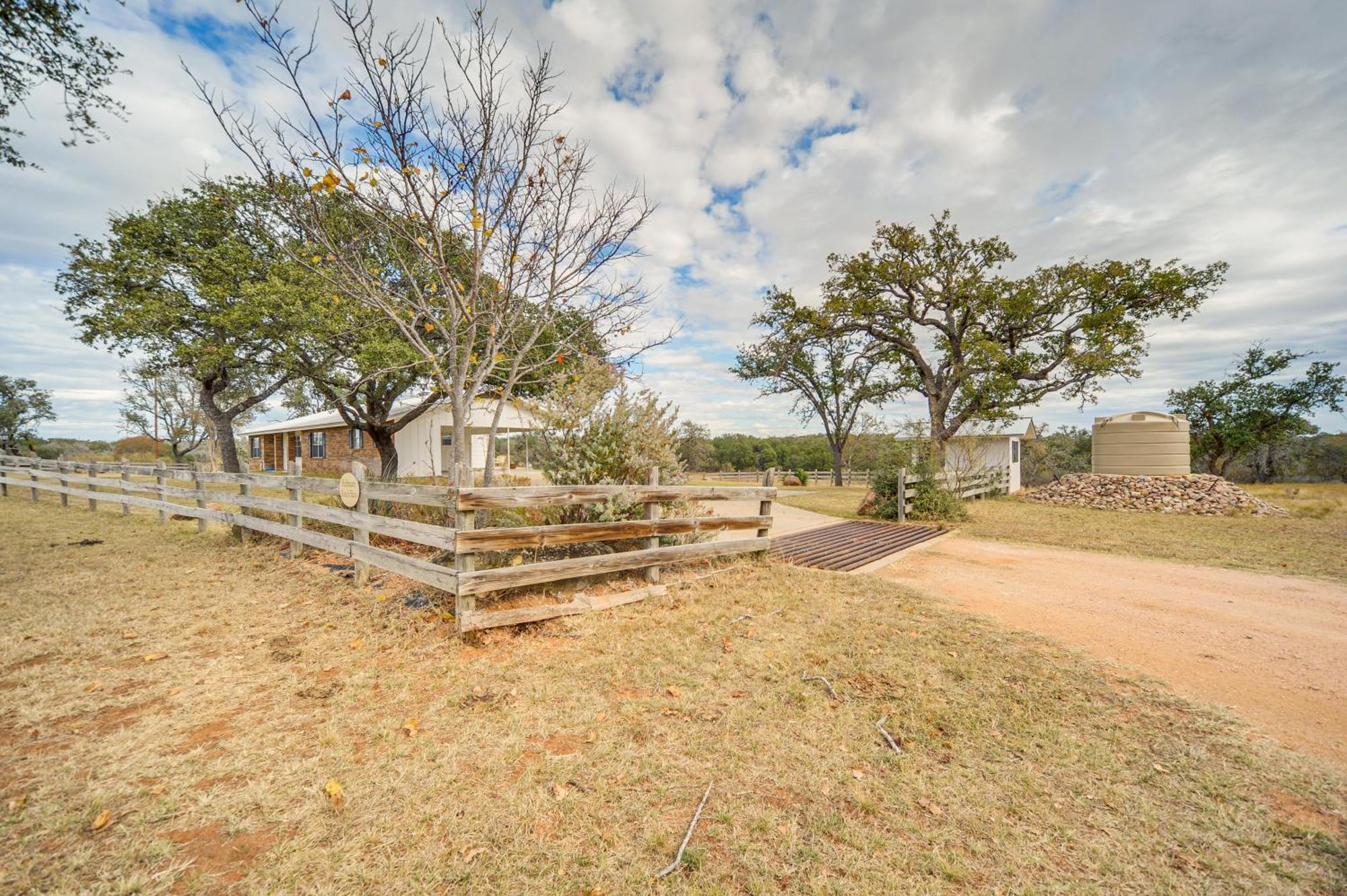 فيلا Historic Hoffmann Ranch Haus Near Wineries! فريدريكسبيرغ المظهر الخارجي الصورة